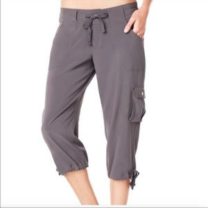 Alo cool fit gray caro Capri pants